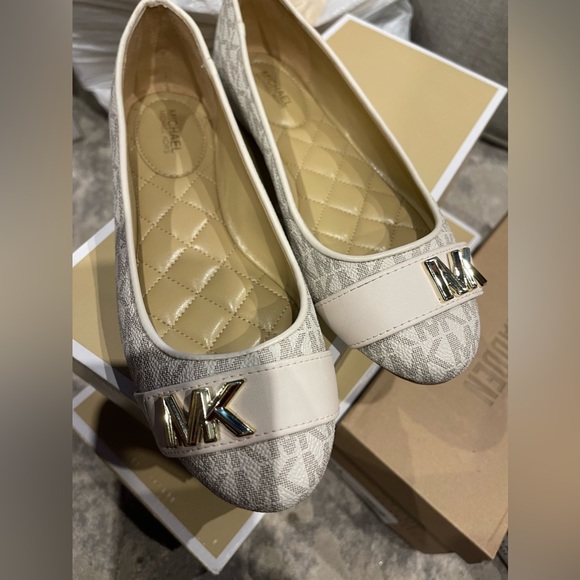 NIB Michael Kors Jilly Flats Vanilla - Picture 6 of 12